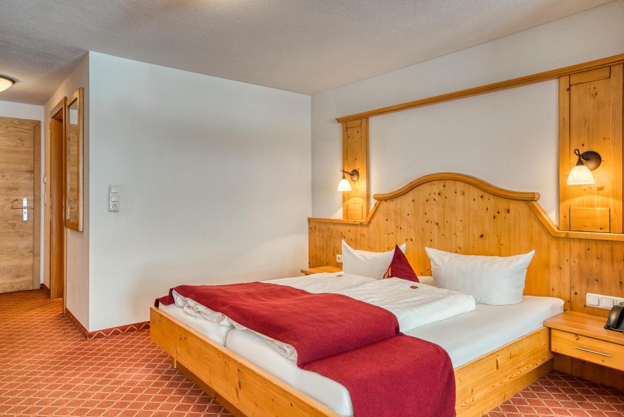 Mallaun Hotel.Erlebnis Зее Екстериор снимка