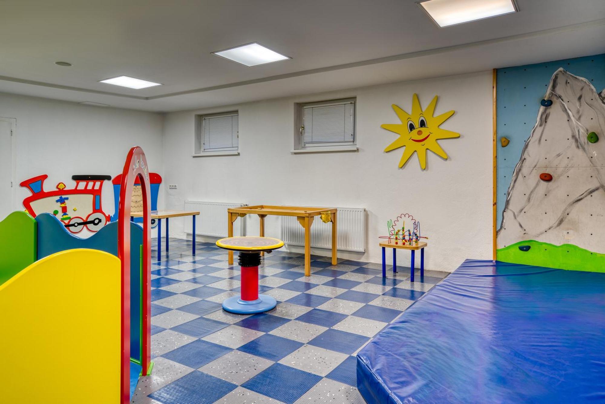 Mallaun Hotel.Erlebnis Зее Екстериор снимка